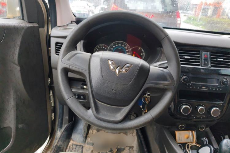 Used Wuling Rongguang V 2016 1.2L Standard Version Steering Wheel