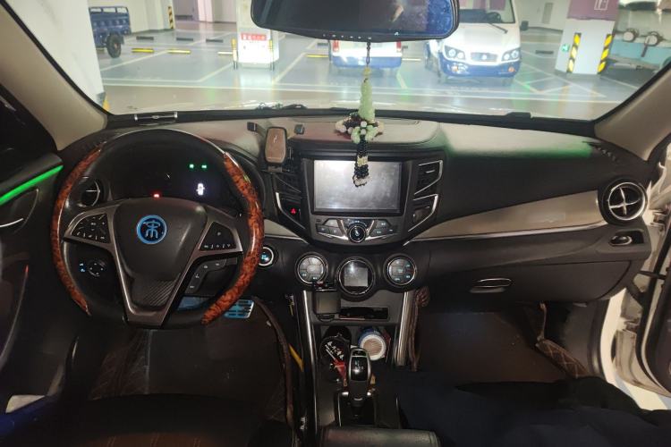 Used BYD Song New Energy 2017 Song DM 1.5TID All-Wheel Drive Luxury Model Center Console