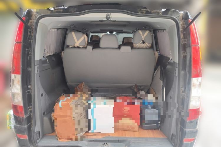 Used Mercedes-Benz Vito 2011 2.5L 7-seater executive version Trunk