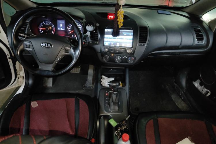 Used Kia K3 2013 1.6L Automatic GLS Center Console