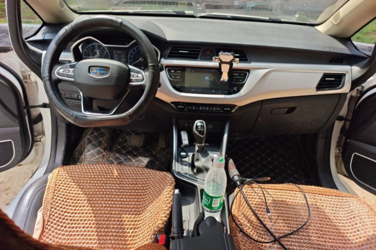 Used Geely Auto Vision X3 2019 Upgraded Model 1.5L CVT Prestige Version Center Console