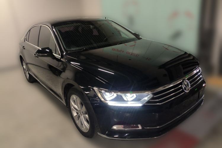 Used Volkswagen Magotan 2018 Facelift 330TSI DSG Luxury Model Front Right 45 Deg