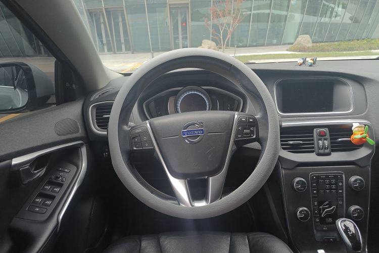 Used Volvo V40 2015 1.6T Zhiya Edition Steering Wheel