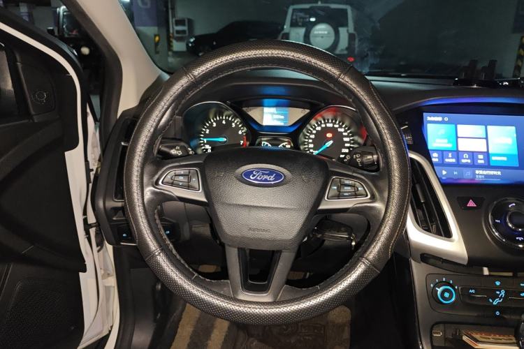 Used Ford Focus 2018 Sedan Classic 1.6L Automatic Trendy SmartDrive Edition Steering Wheel