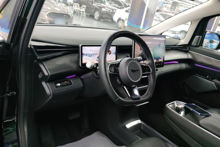 Used Geely Galaxy LEVC L380 2024 100 kWh 6-Seater Two-Wheel Drive Air
