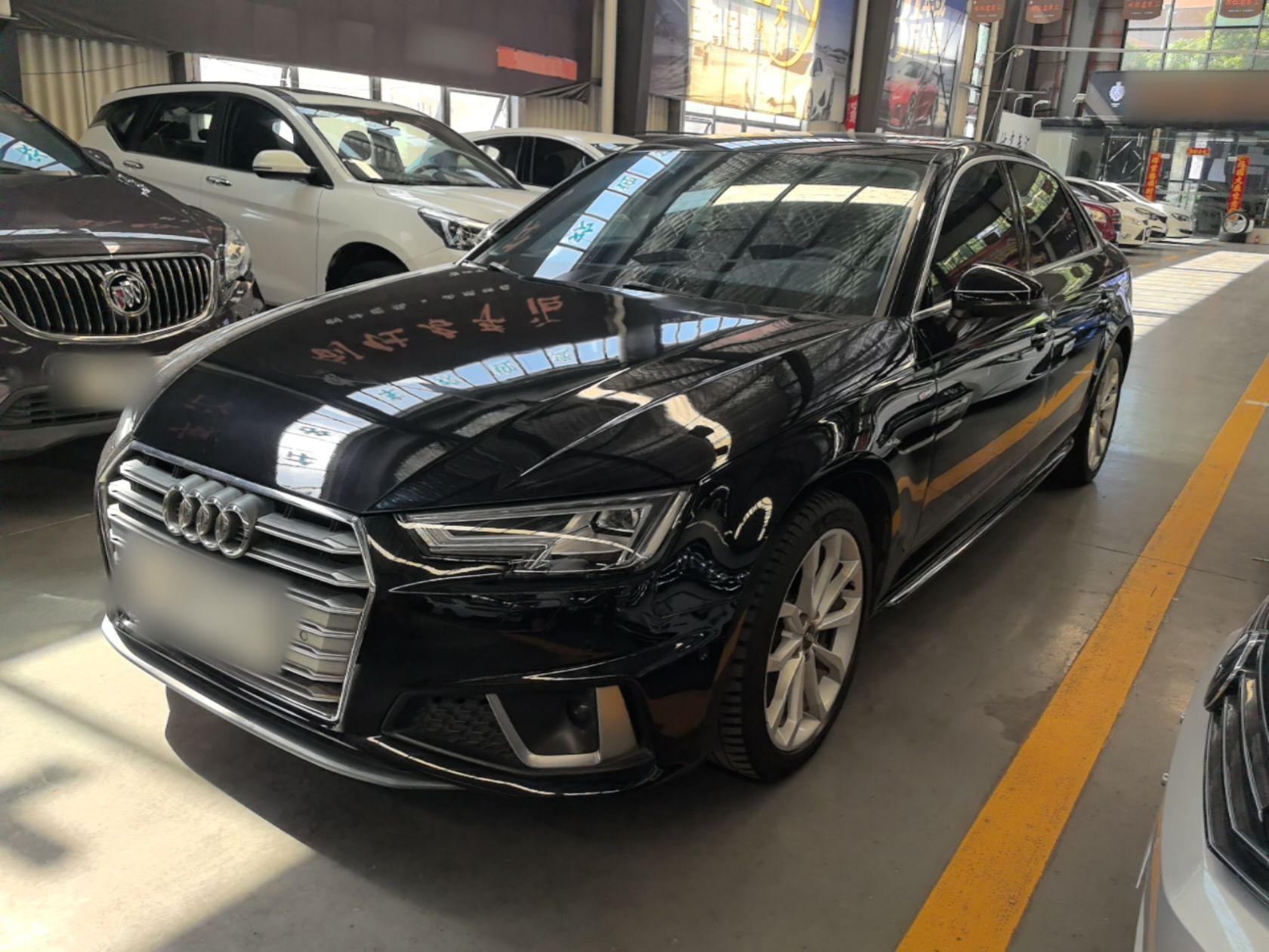 Под передней частью автомобиля
