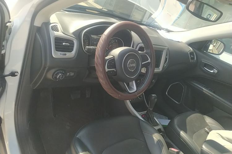 Used Jeep Compass 2017 200T Automatic Family Edition

