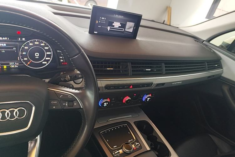 Used Audi Q7 2018 40 TFSI Comfort Model