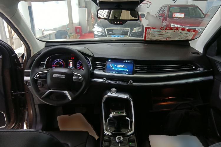 Used Haval H6 2017 Red Label 2.0T Automatic Two-Wheel Drive ZhiShang Model Center Console