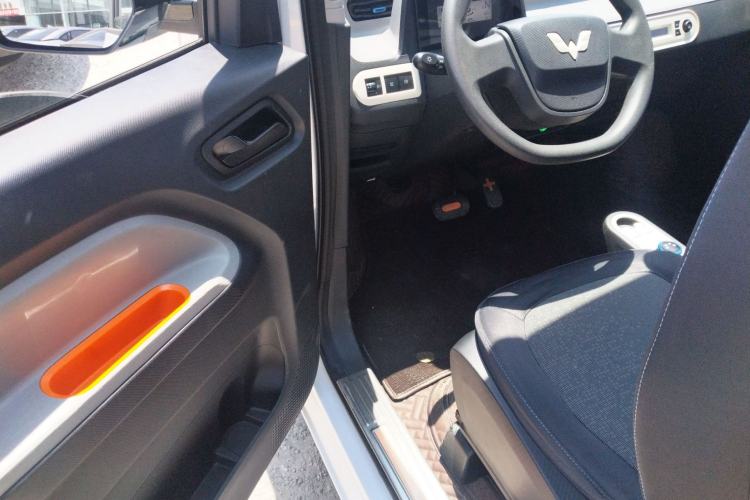 Used Wuling Hongguang MINIEV 2022 Macaron Fashion Edition Lithium-Nickel-Cobalt-Alpha-oxide Driver Seat