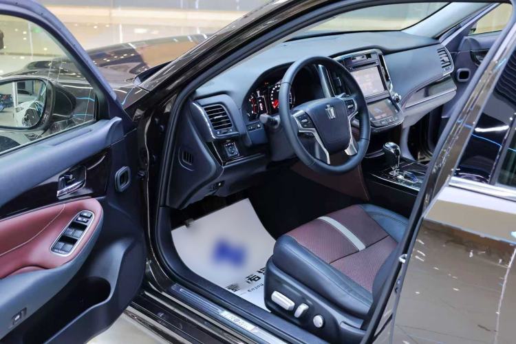Used Toyota Crown 2017 2.0T Sport Edition Interior 1