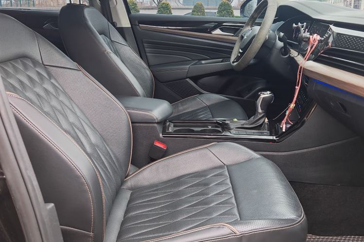 Used Volkswagen Passat 2020 330TSI Luxury Edition China VI Interior 4