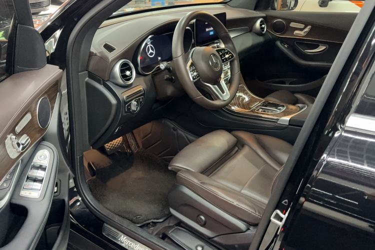 Used Mercedes-Benz GLC 2022 Refreshed GLC 300 L 4MATIC Dynamic Edition Interior 3
