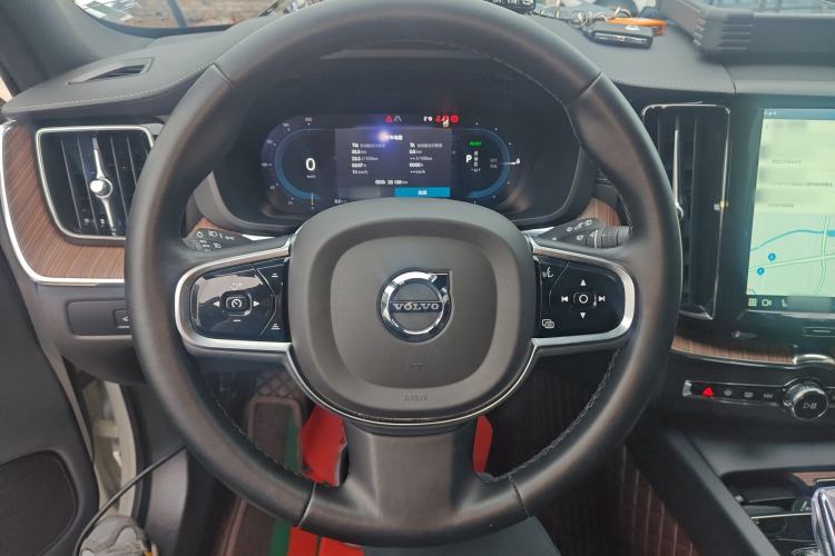 Used Volvo XC60 New Energy 2023 T8 Plug-in Hybrid Long-Range All-Wheel Drive Smart Luxury Edition
