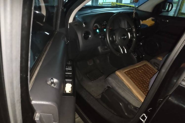 Used Jeep Compass 2013 2.4L four-wheel-drive sport version