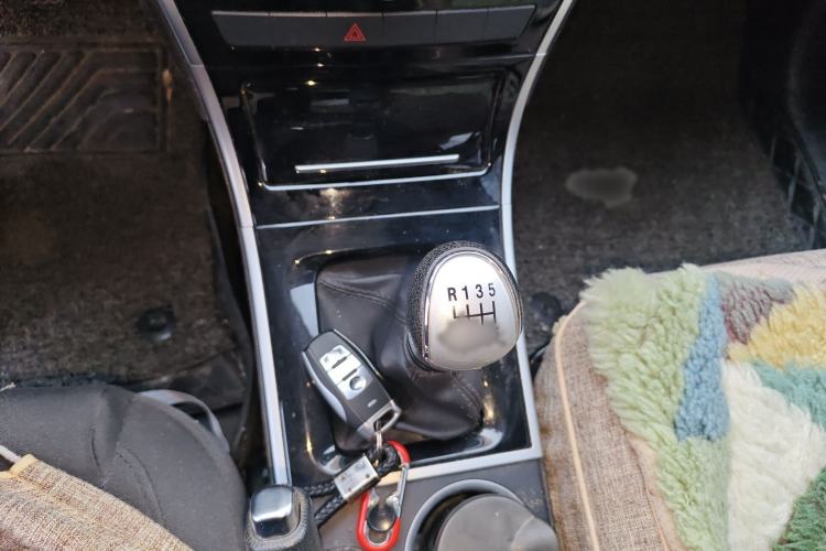 Used Haval H2 2017 Red-Label 1.5T Manual Two-Wheel Drive Comfort Model Gear Lever