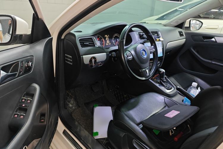 Used Volkswagen Sagitar 2014 1.4TSI Automatic Luxury Model Driver Seat