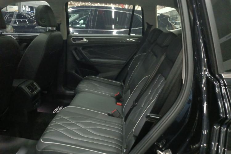 Used Volkswagen Tiguan L 2024 330TSI Automatic Two-Wheel Drive R-Line Enhanced Edition Left Rear Seat