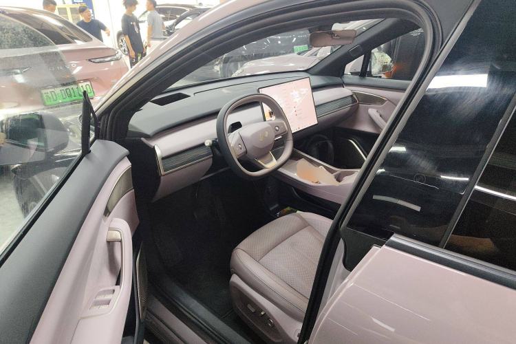 Used ONVO L60 2024 60 kWh All-Wheel Drive