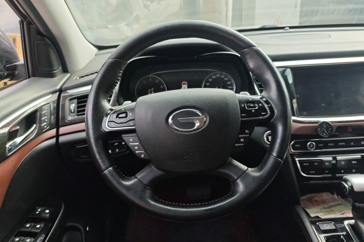Used GAC Trumpchi GS8 2017 320T Two-Wheel Drive Luxury Smart Connectivity Version (7 Seats) Steering Wheel