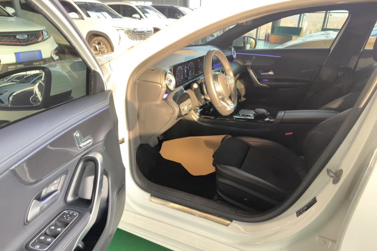 Used Mercedes-Benz A-Class 2022 Revised Version A 200 L Sport Sedan Fashionable Style
