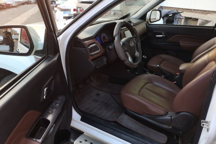 Used Great Wall Wingle 6 2017 2.4L Gasoline Two-Wheel Drive Elite Version 4G69
