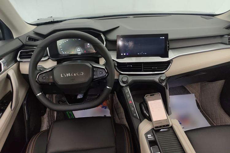 Used Lynk & Co 06 EM-P 2020 PHEV Plus Center Console