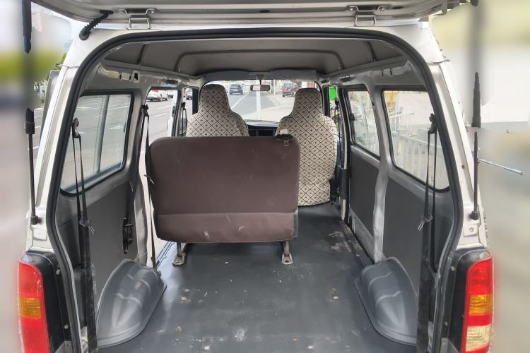 Used Wuling Zhiguang 2015 1.2L Practical LS-I Model Trunk