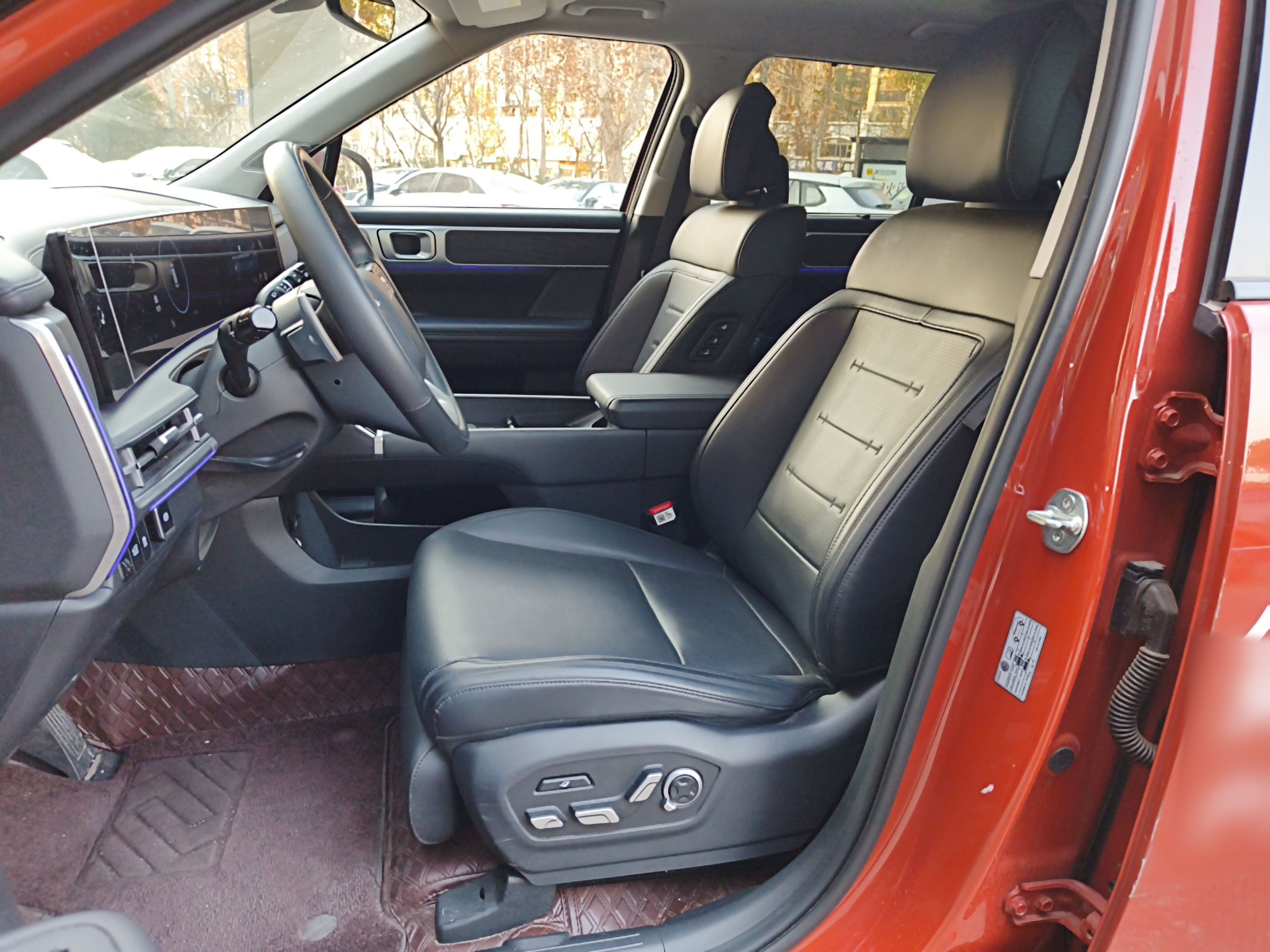 Переднее сиденье в автомобиле