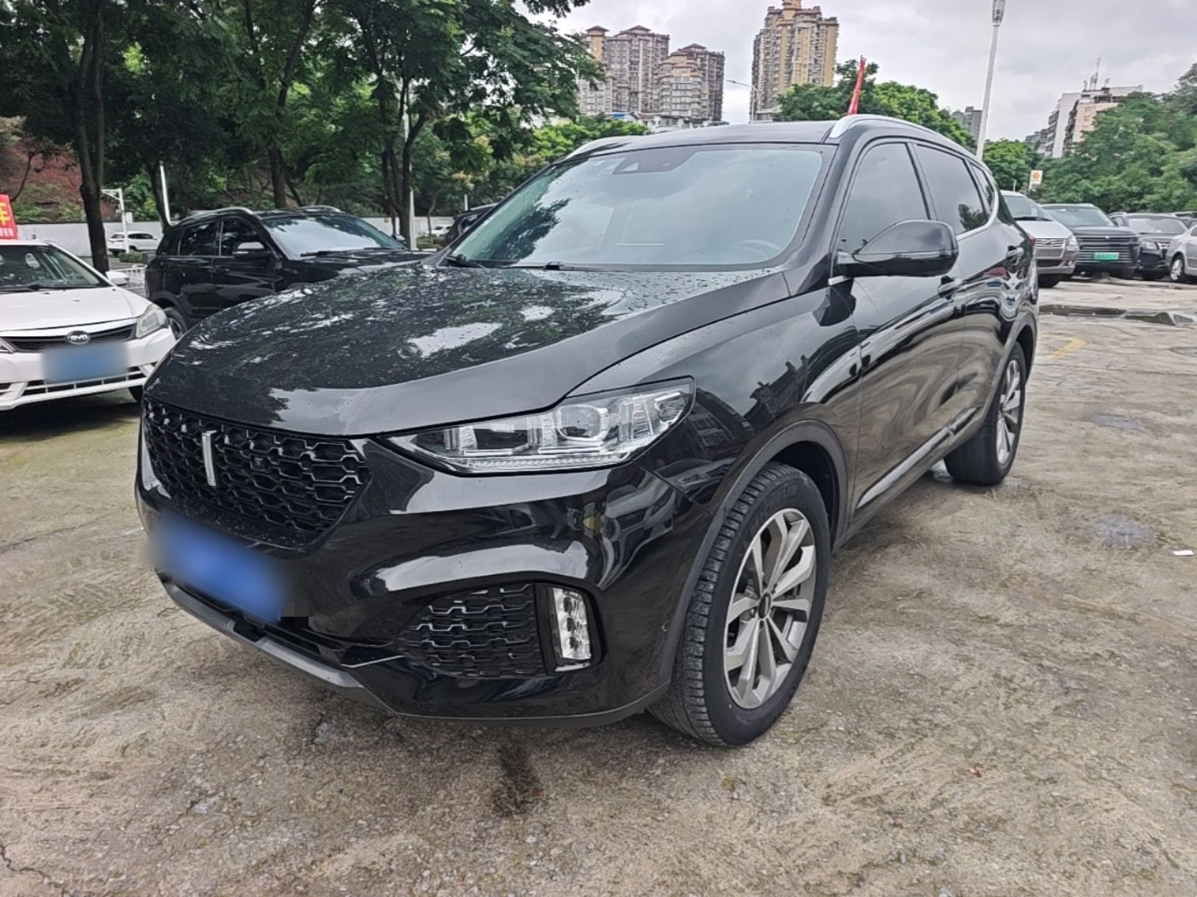 Под передней частью автомобиля