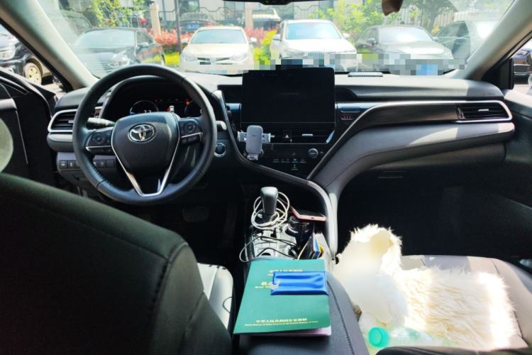 Used Toyota Camry 2023 2.5G Luxury Edition Center Console