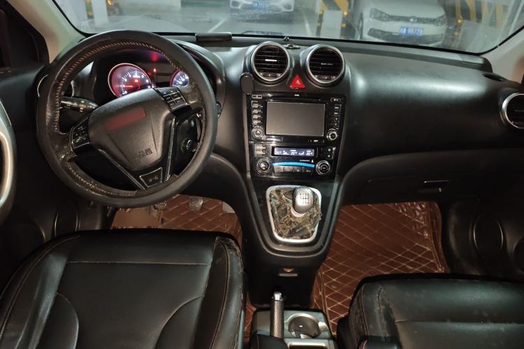 Used Haval H6 2015 Upgraded Model 1.5T Manual Two-Wheel Drive Elite Version Center Console