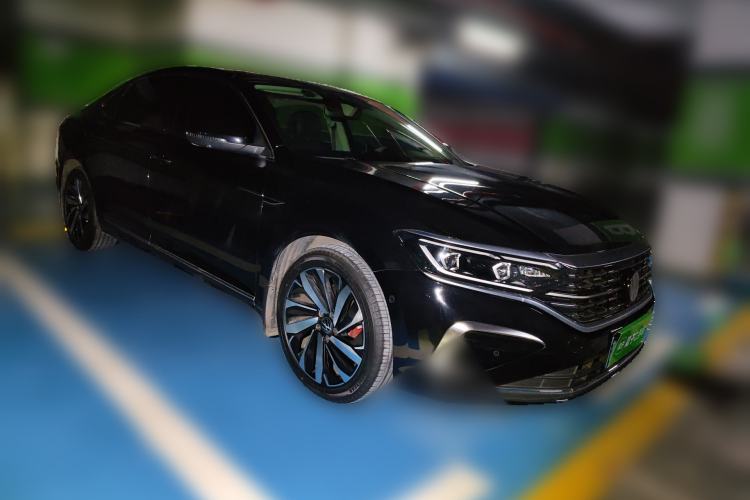 Used Volkswagen Passat 2024 380TSI Dragon Glory Edition Front Right 45 Deg