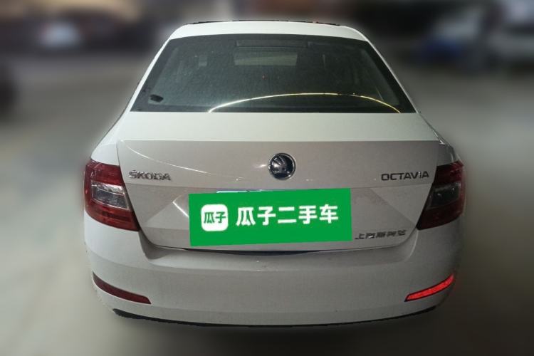 Used Skoda Octavia 2017 1.6L Manual Front-Wheel-Drive Version Rear