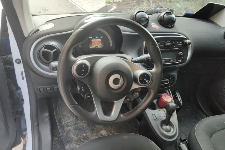 Used smart fortwo 2015 1.0L 52 kW Hardtop Passion Edition Steering Wheel