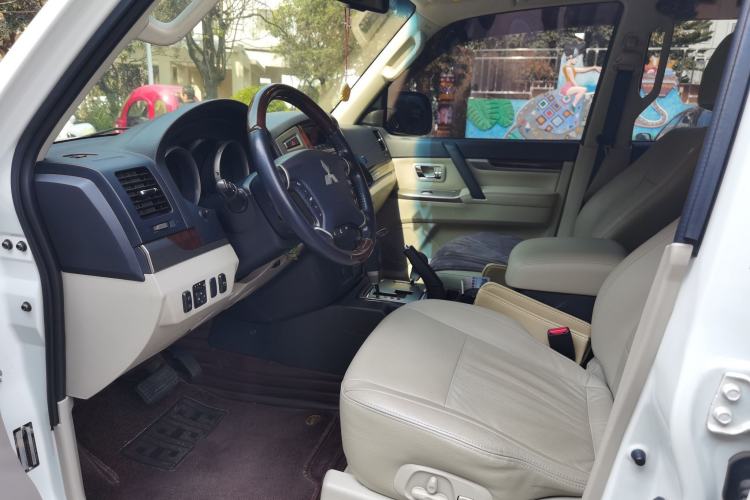 Used Mitsubishi Pajero 
