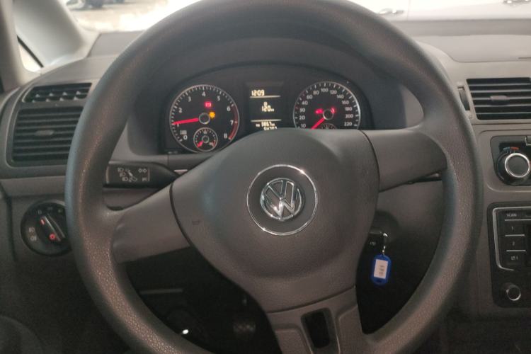 Used Volkswagen Touran 2013 1.4T Manual Fashion Edition 5 Seats Steering Wheel