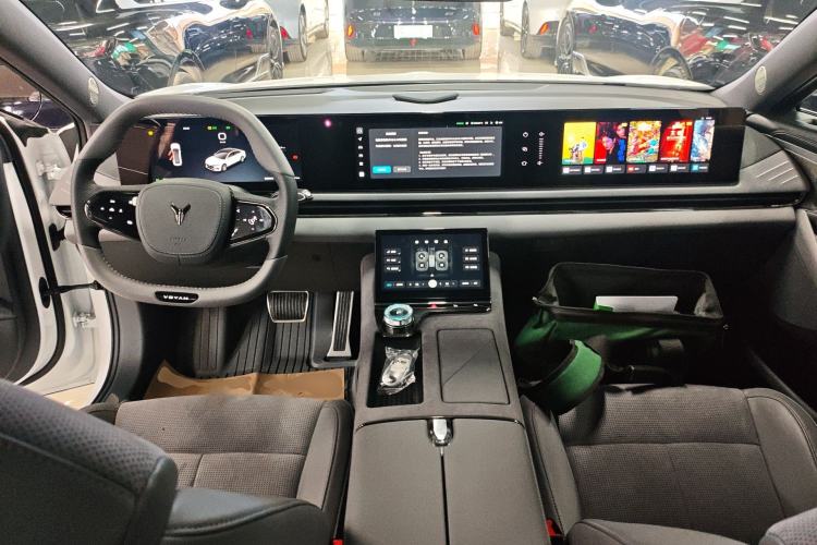 Used VOYAH PASSION 2024 PHEV Four-Wheel Drive Ultra-Long Range Executive Edition Center Console