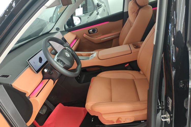 Used Leapmotor C16 2026 Extended-Range 280 LiDAR Zhizun Edition 6 Seats
