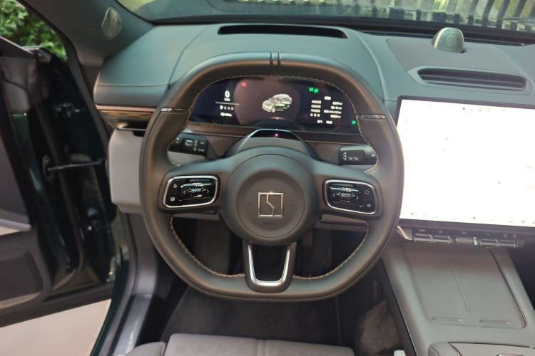 Used Zeekr 7X 2025 100 kWh Long-Range Rear-Wheel Drive with Intelligent Driving Features Steering Wheel