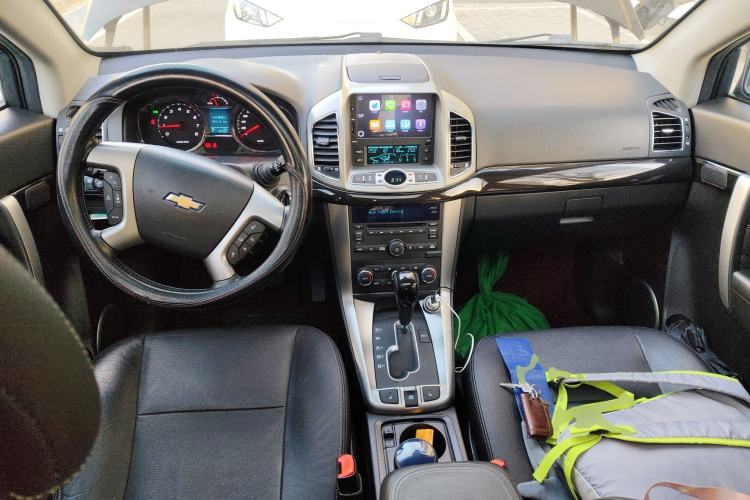 Used Chevrolet Captiva 2017 2.4L 4x4 Flagship Edition 7-Seater Center Console