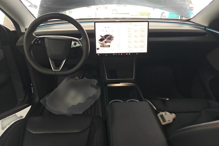 Used Tesla Model Y 2025 Rear-Wheel-Drive Version Center Console