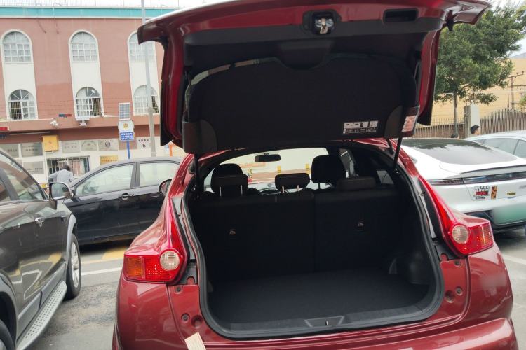 Used Infiniti ESQ 2014 1.6L Spontaneous Edition
