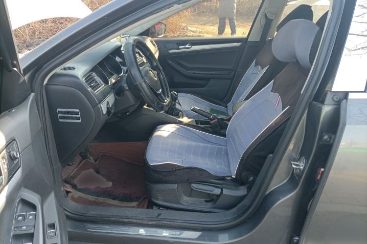 Used Volkswagen Sagitar 2015 1.6L Manual Comfort Model Left Front Seat