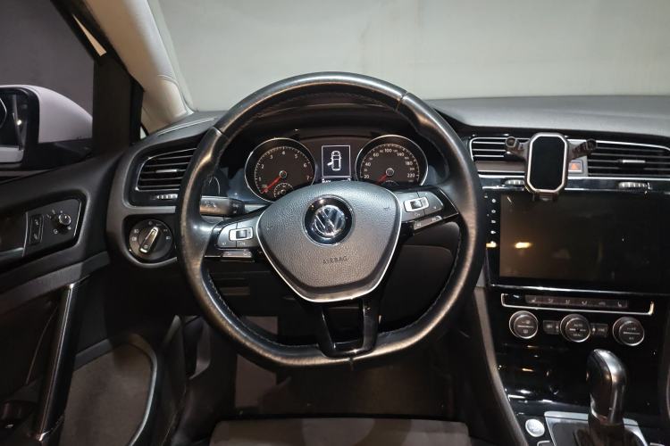 Used Volkswagen Golf 2014 1.4TSI Automatic Flagship Model
