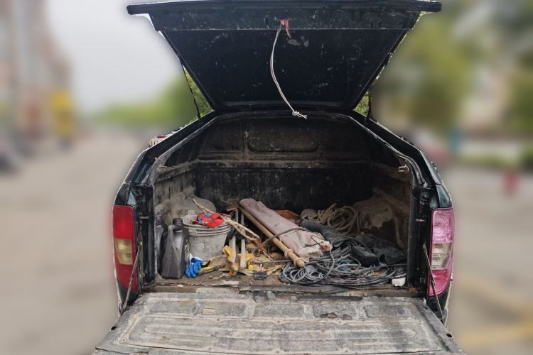 Used JMC Yuhu 7 2012 2.4T Four-Wheel Drive Manual Standard Edition JX4D24 Trunk