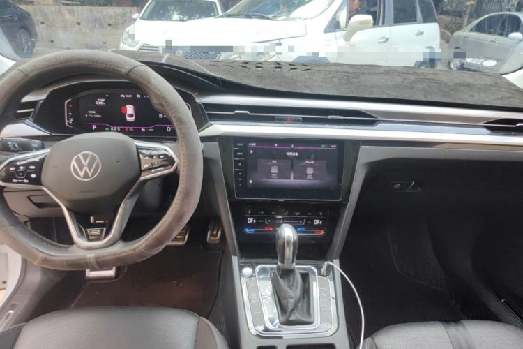 Used Volkswagen FAW-Volkswagen CC 2021 380TSI Striking Edition Center Console