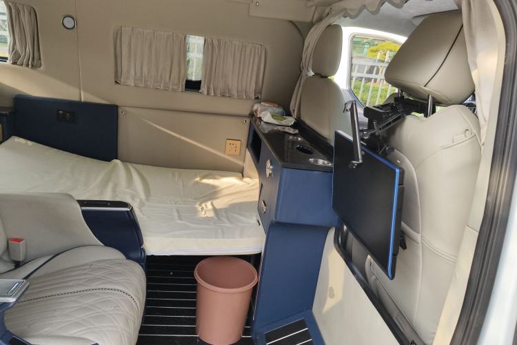 Used Ford Transit 2019 2.0T Diesel Multi-Purpose Commercial Vehicle Mid-Drive Mid-Roof 6-Seater China VI Standard