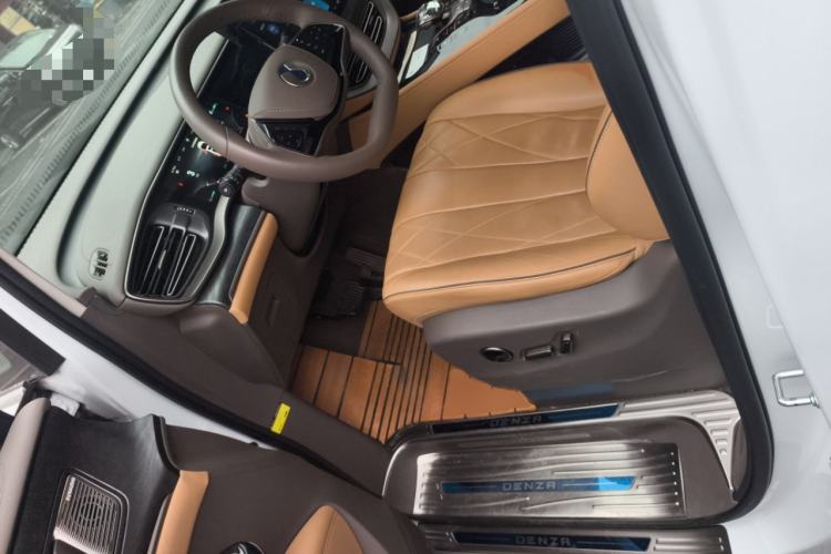 Used Denza D9 2022 DM-i 1040 Prestige Model