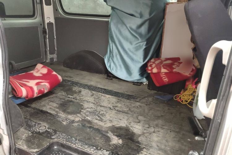 Used SAIC MAXUS Xintu V80 2023 2.0T Manual Classic Aoyuntong Short Wheelbase Ultra-Low Roof 5/6-Seater Left Rear Seat